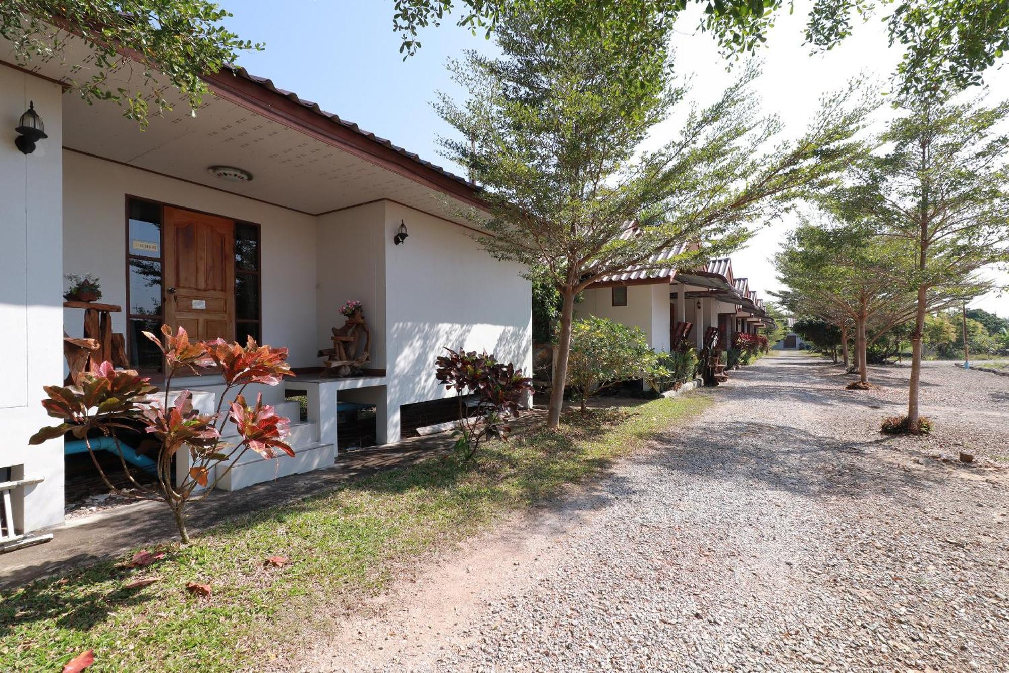 Oyo 553 Kongsup Resort ลำพูน ภายนอก รูปภาพ
